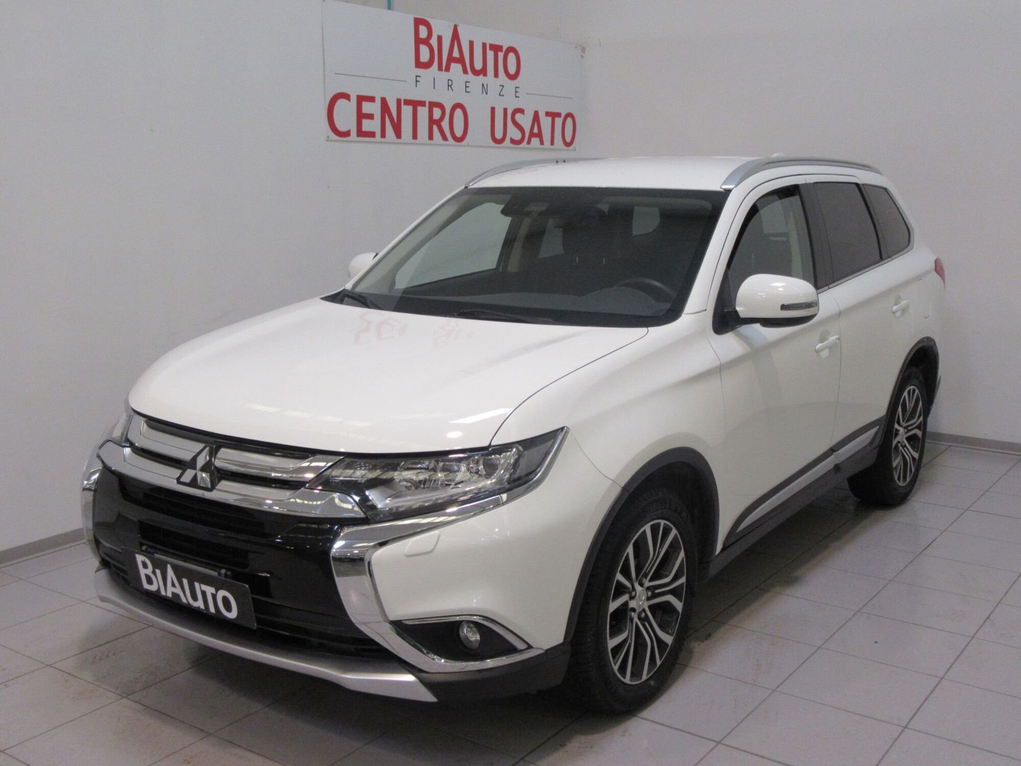 Mitsubishi Outlander 2.2 DI-D 4WD Instyle 7p.  del 2019 usata a Sesto Fiorentino