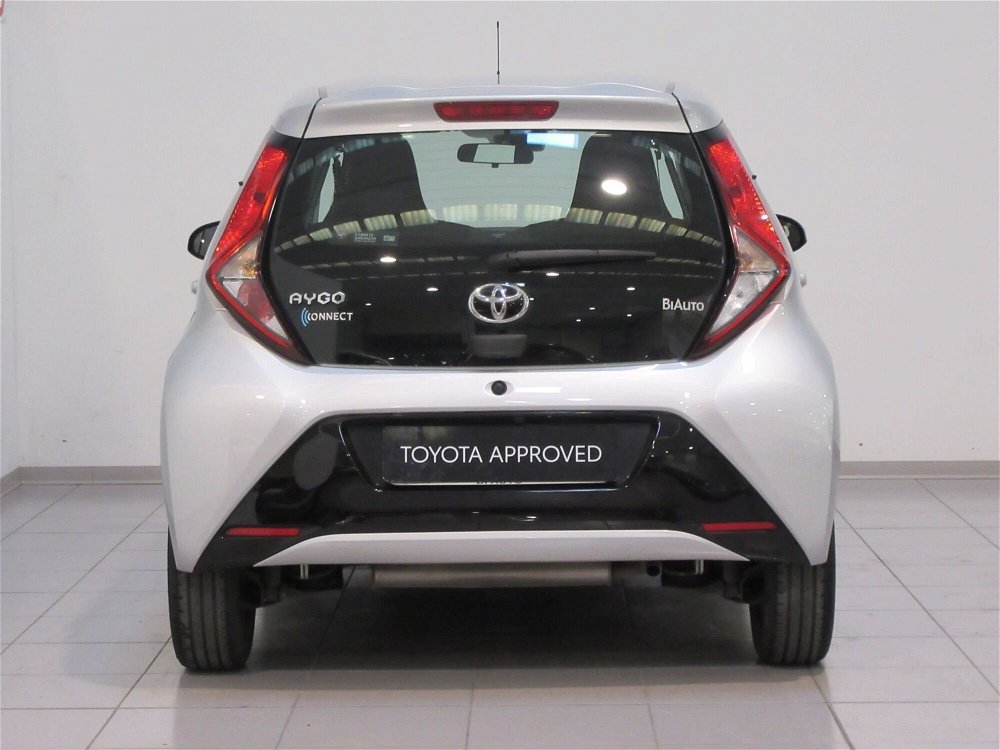 Toyota Aygo Connect 1.0 VVT-i 72 CV 5 porte x-play del 2020 usata a Sesto Fiorentino (4)