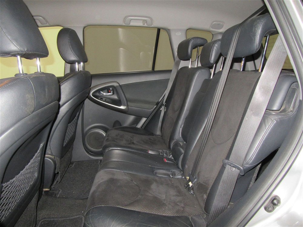 Toyota Rav4 2.2 D-4D 150 CV Lounge  del 2012 usata a Sesto Fiorentino (5)
