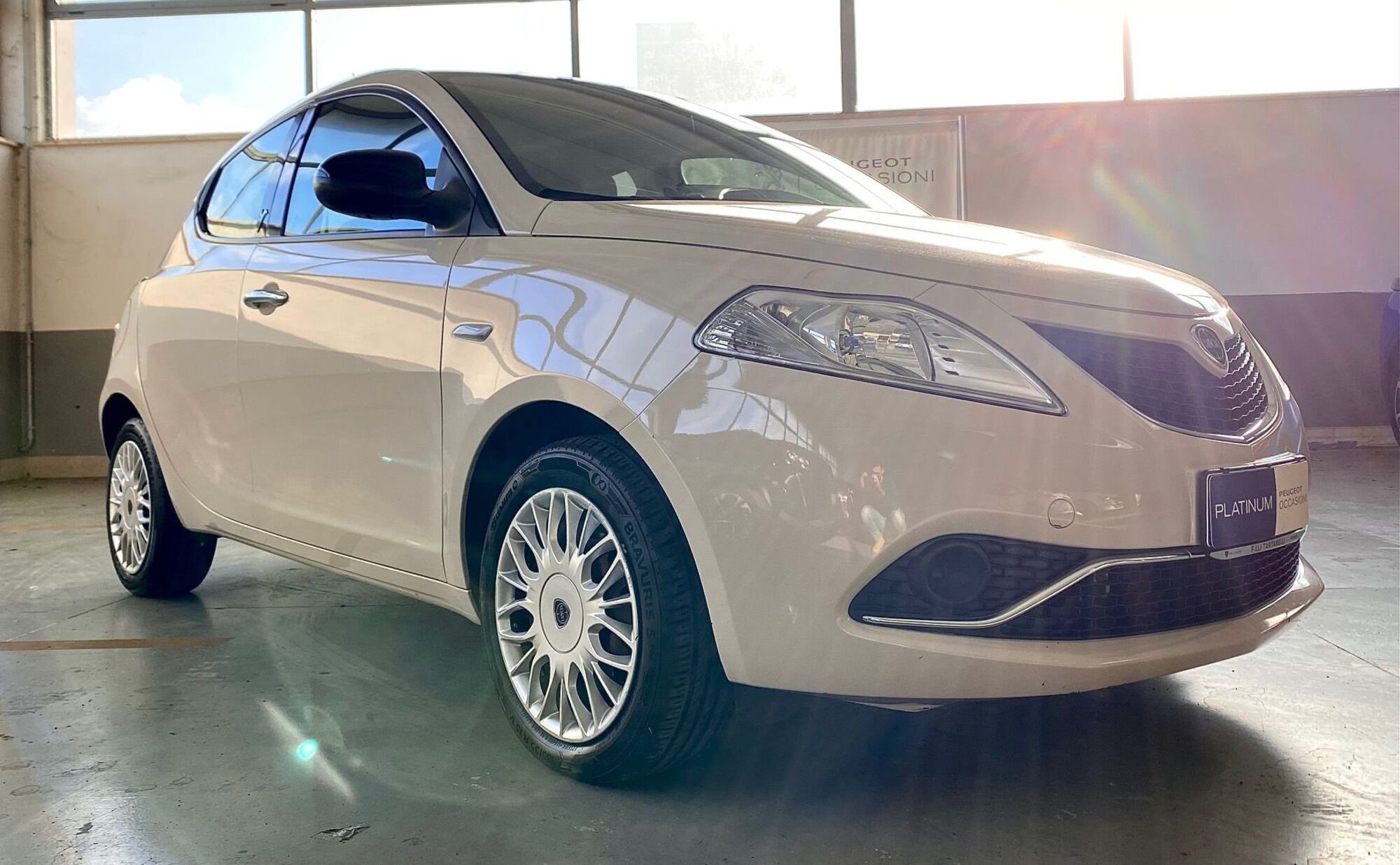 Lancia Ypsilon 1.3 MJT 16V 95 CV 5 porte S&amp;S Silver  del 2018 usata a Monopoli