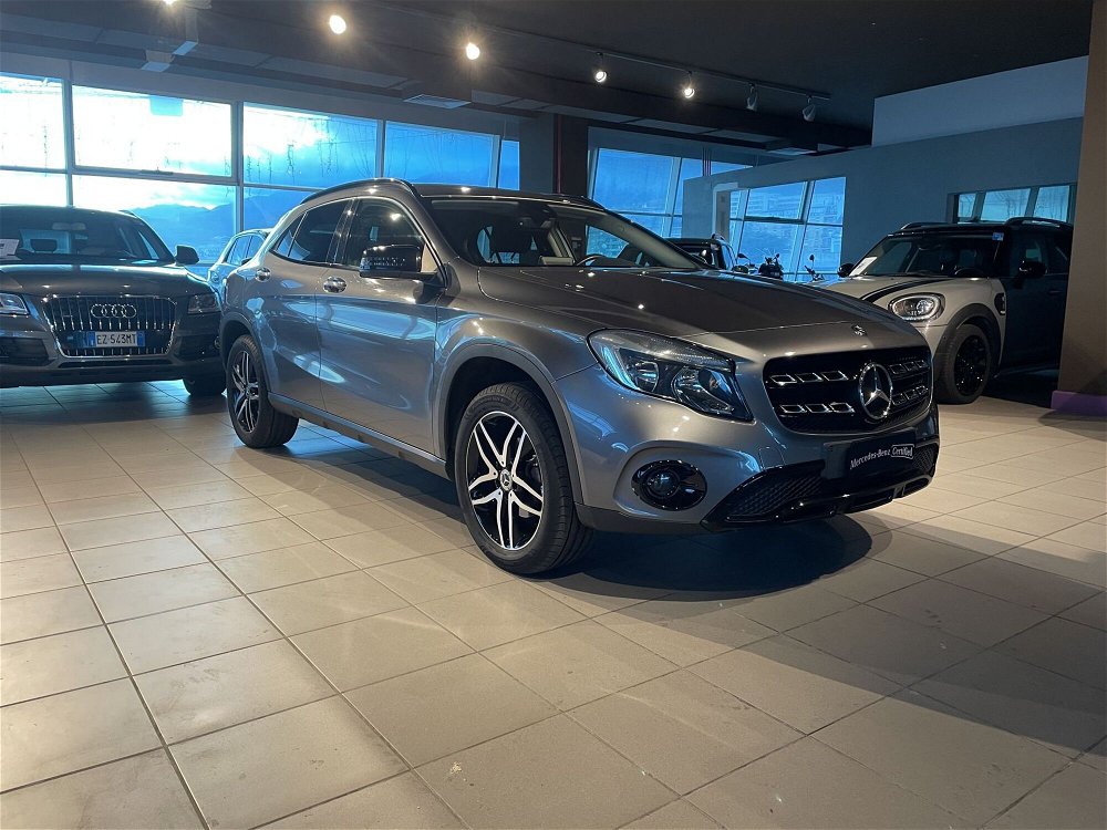 Mercedes-Benz GLA SUV 180 d Sport  del 2018 usata a Messina (2)