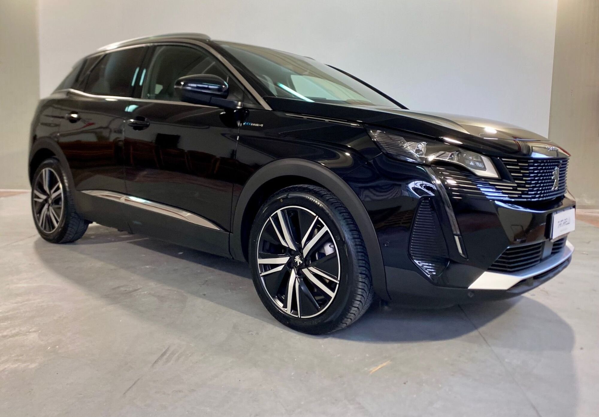 Peugeot 3008 Hybrid4 300 e-EAT8 GT Pack  del 2022 usata a Monopoli