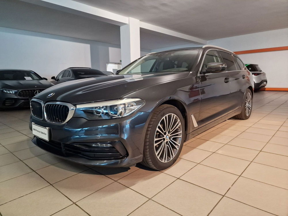 BMW Serie 5 Touring 520i  Sport  del 2020 usata a Messina