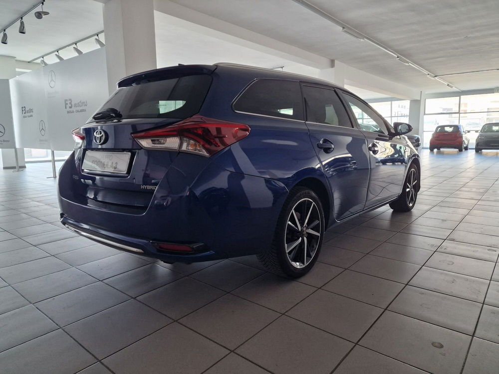 Toyota Auris Station Wagon 1.8 Hybrid Style del 2017 usata a Messina (3)