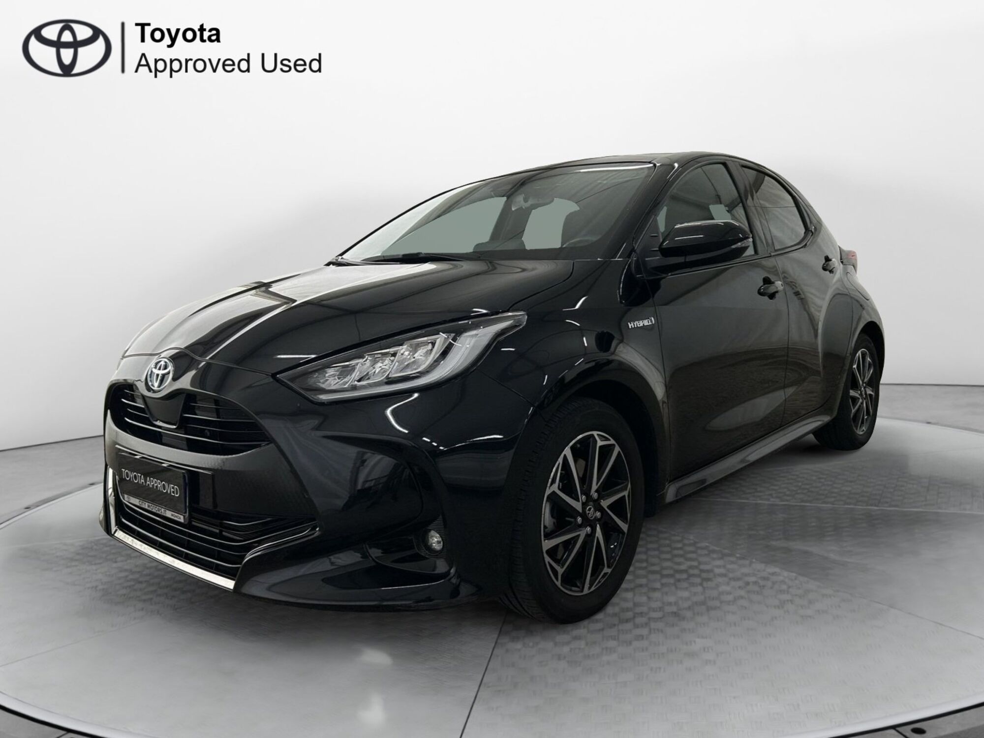 Toyota Yaris 1.5 Hybrid 5 porte Lounge del 2021 usata a Monza