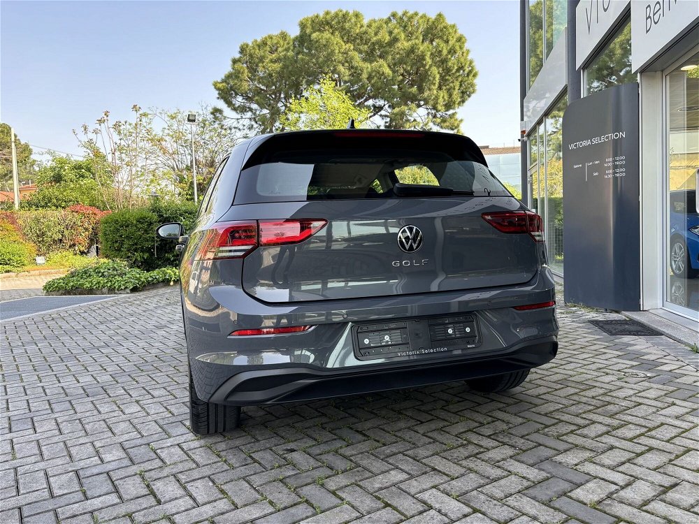 Volkswagen Golf 1.0 TSI EVO Life del 2023 usata a Brescia (4)