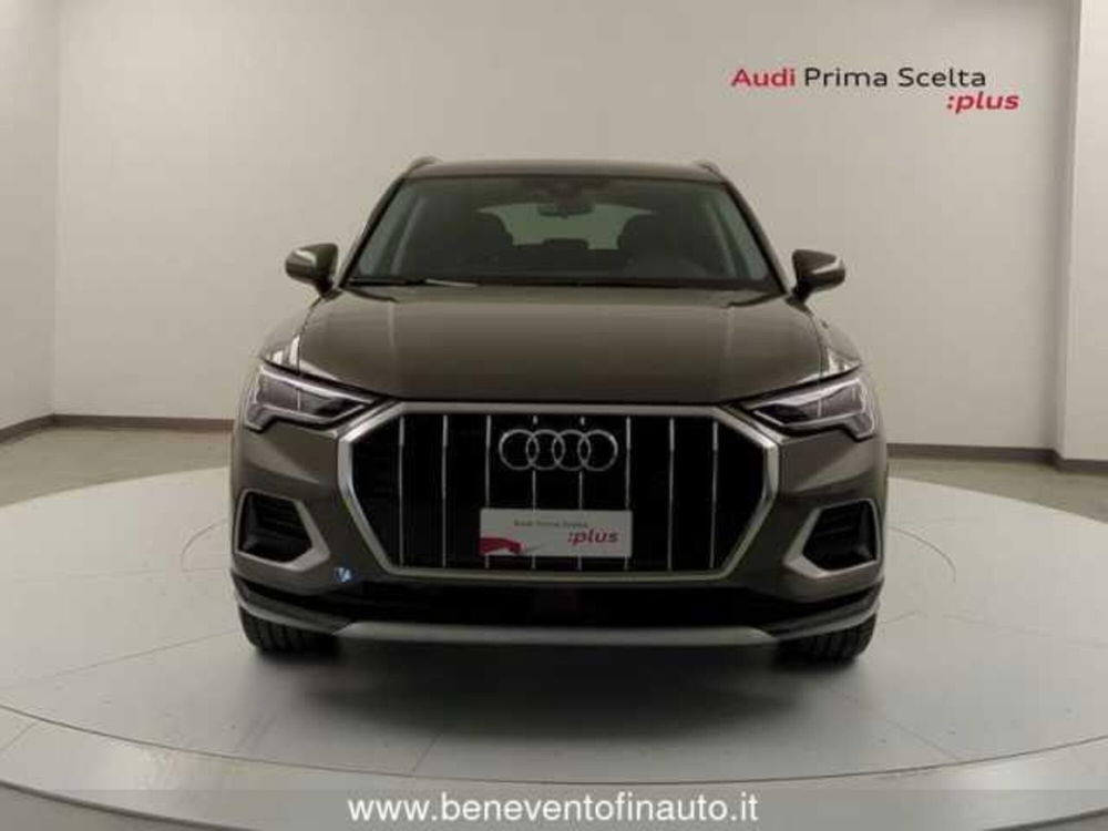 Audi Q3 35 2.0 tdi Business s-tronic del 2023 usata a Pratola Serra (2)