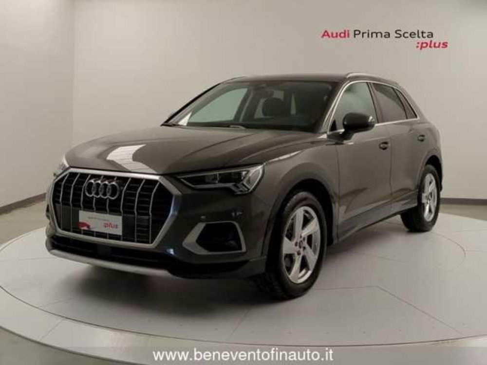 Audi Q3 35 2.0 tdi Business s-tronic del 2023 usata a Pratola Serra (3)