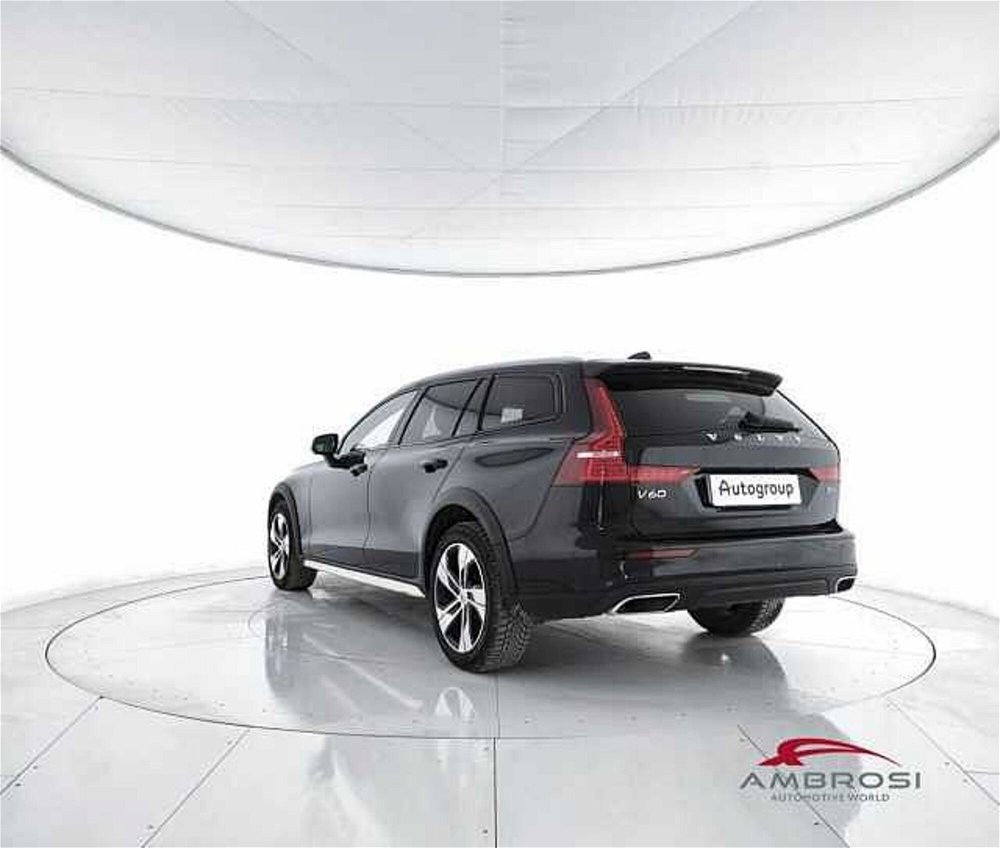 Volvo V60 Cross Country B4 (d) AWD Geartronic Business Pro Line del 2021 usata a Corciano (4)