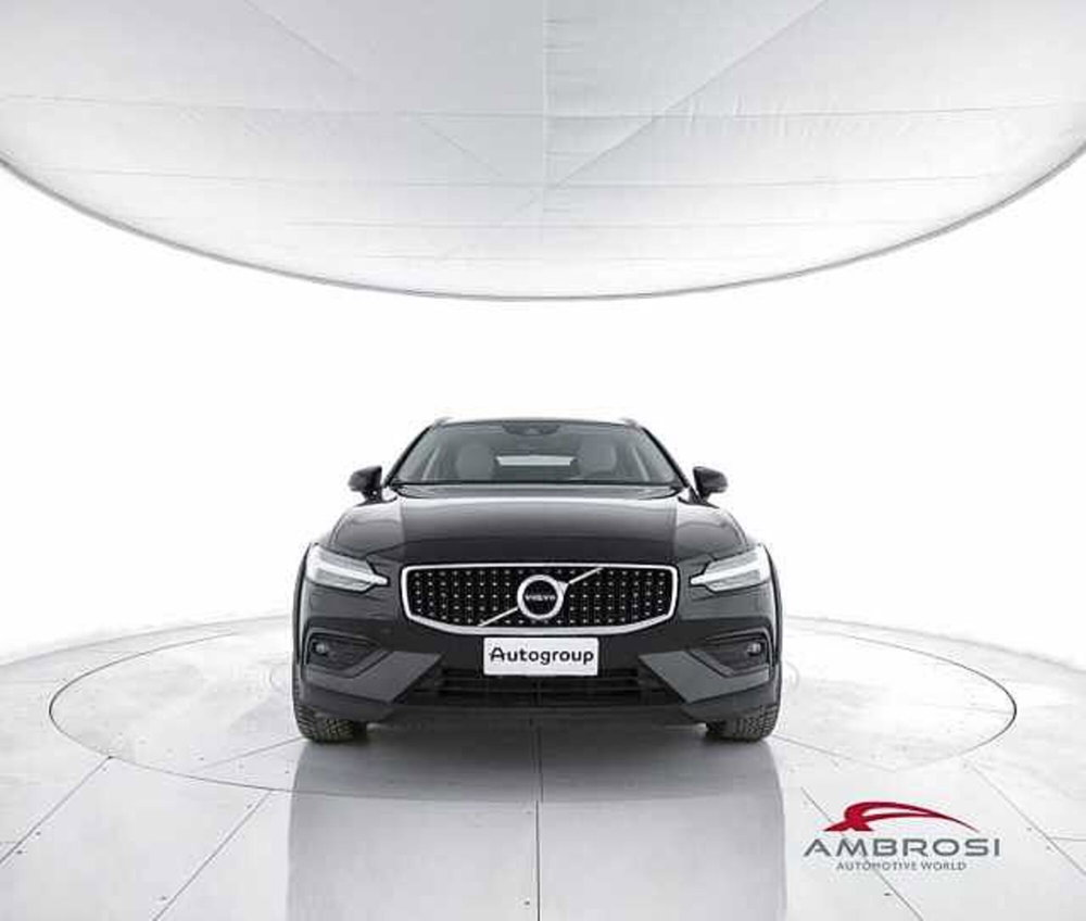 Volvo V60 Cross Country B4 (d) AWD Geartronic Business Pro Line del 2021 usata a Corciano (5)