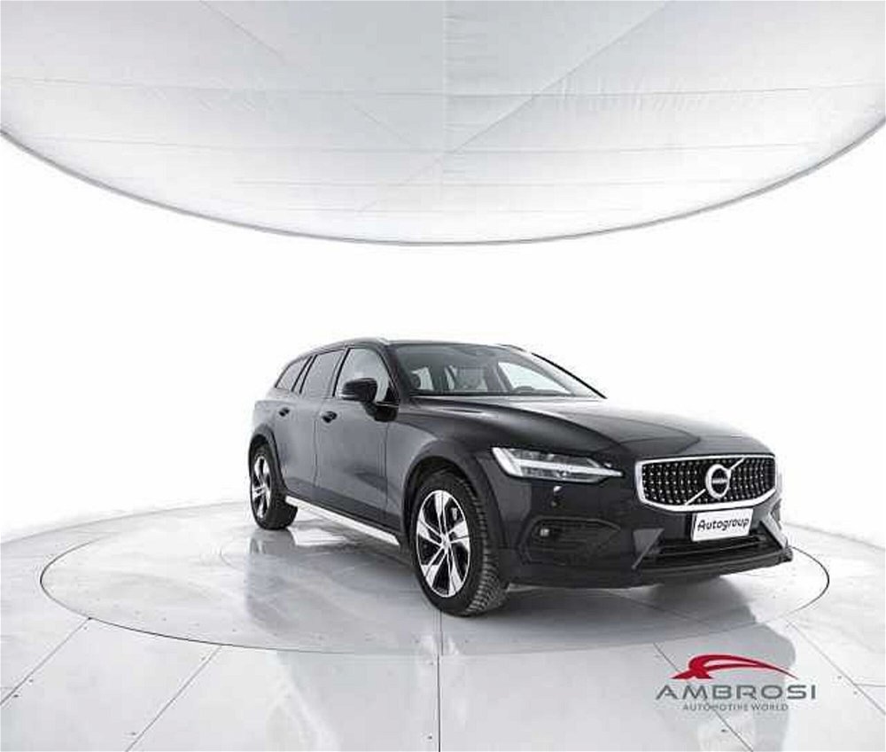 Volvo V60 Cross Country B4 (d) AWD Geartronic Business Pro Line del 2021 usata a Viterbo (2)