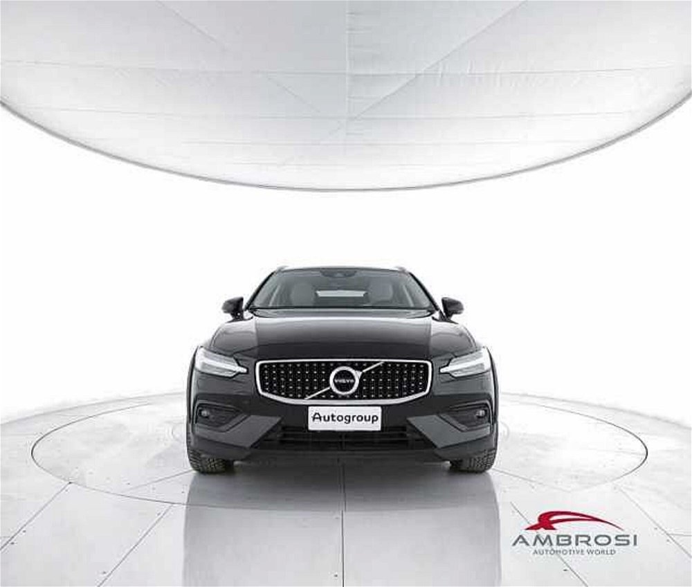 Volvo V60 Cross Country B4 (d) AWD Geartronic Business Pro Line del 2021 usata a Viterbo (5)