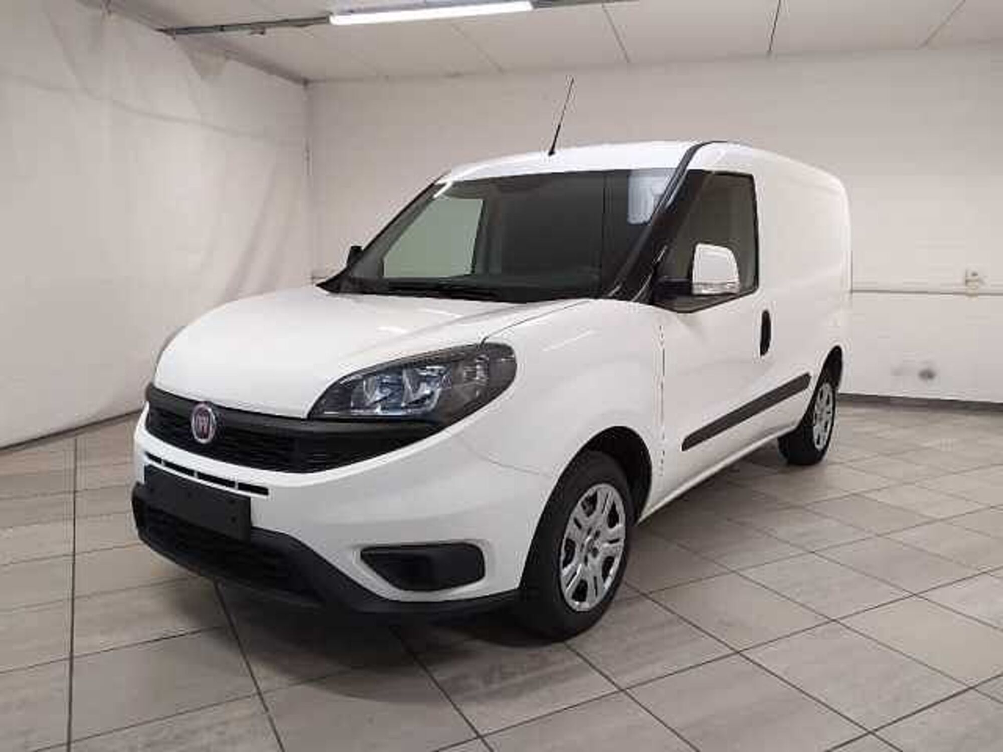 Fiat Dobl&ograve; Furgone 1.3 MJT PC-TN Cargo Lamierato SX  del 2019 usata a Cuneo