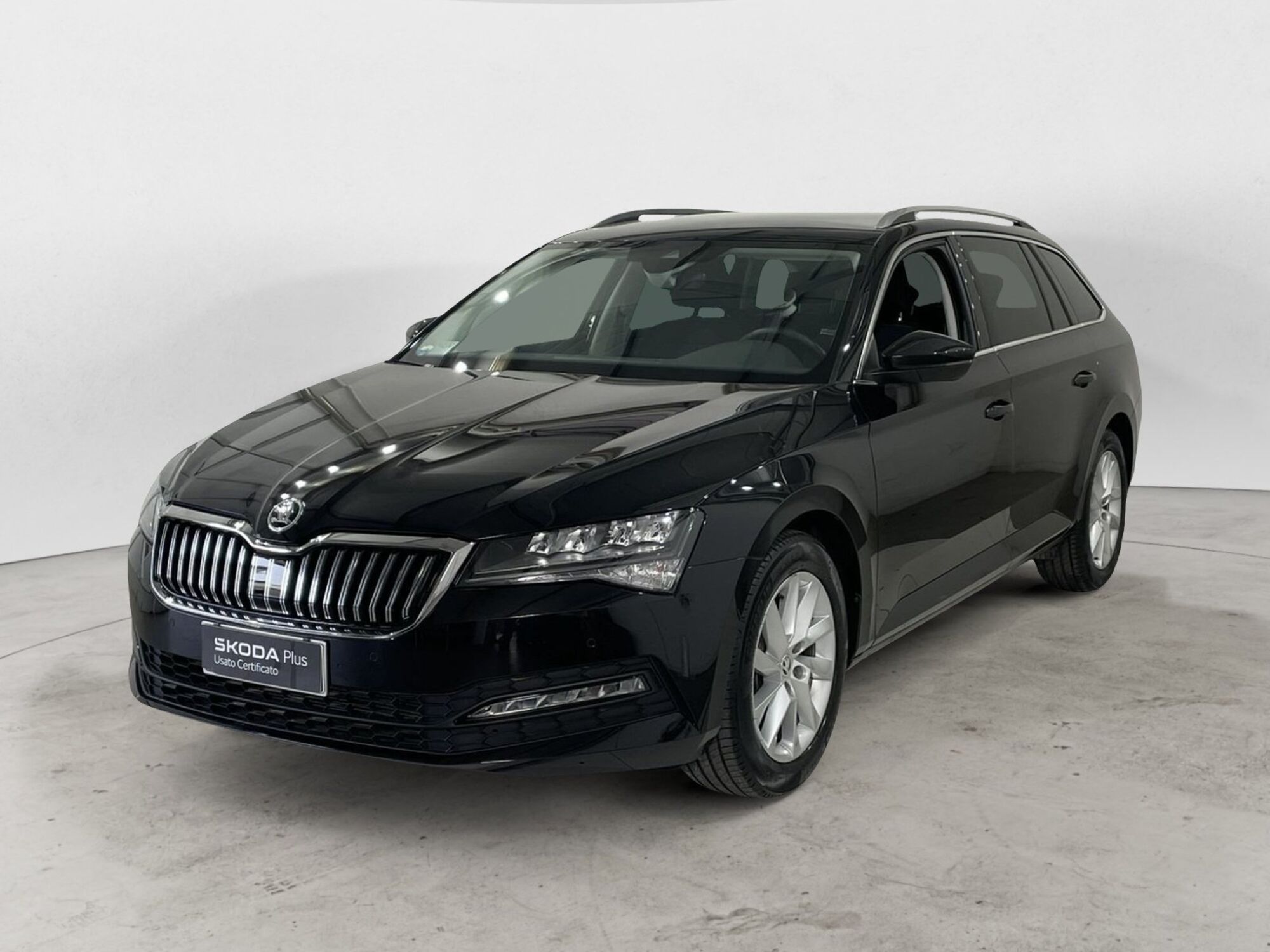 Skoda Superb Station Wagon 2.0 TDI EVO 150 CV SCR DSG Wagon Executive del 2023 usata a Massa