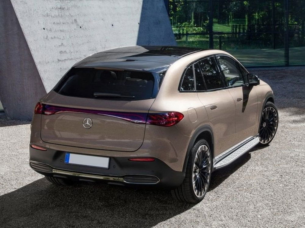 Mercedes-Benz EQE SUV nuova a Genova (7)