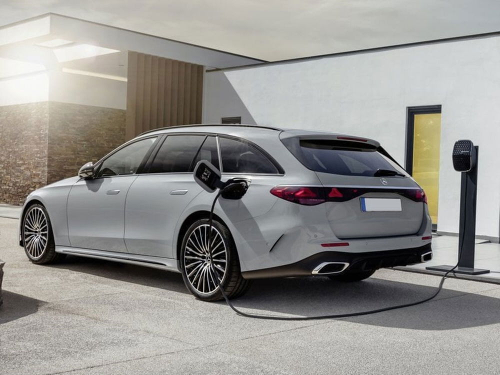 Mercedes-Benz Classe E Station Wagon nuova a Genova (2)