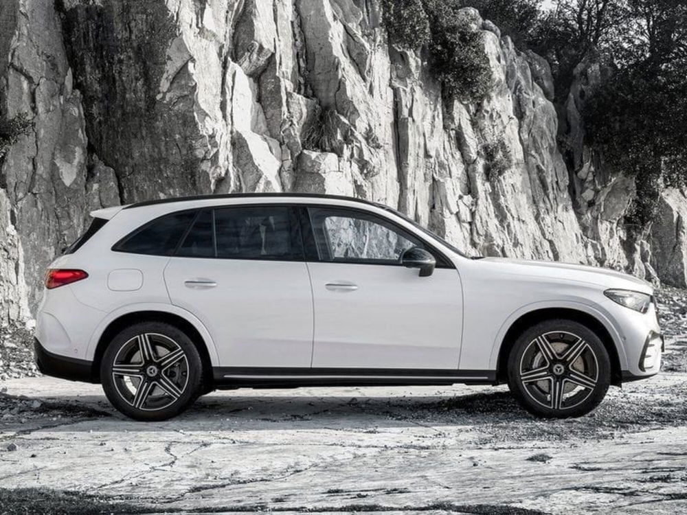 Mercedes-Benz GLC SUV nuova a Genova (8)