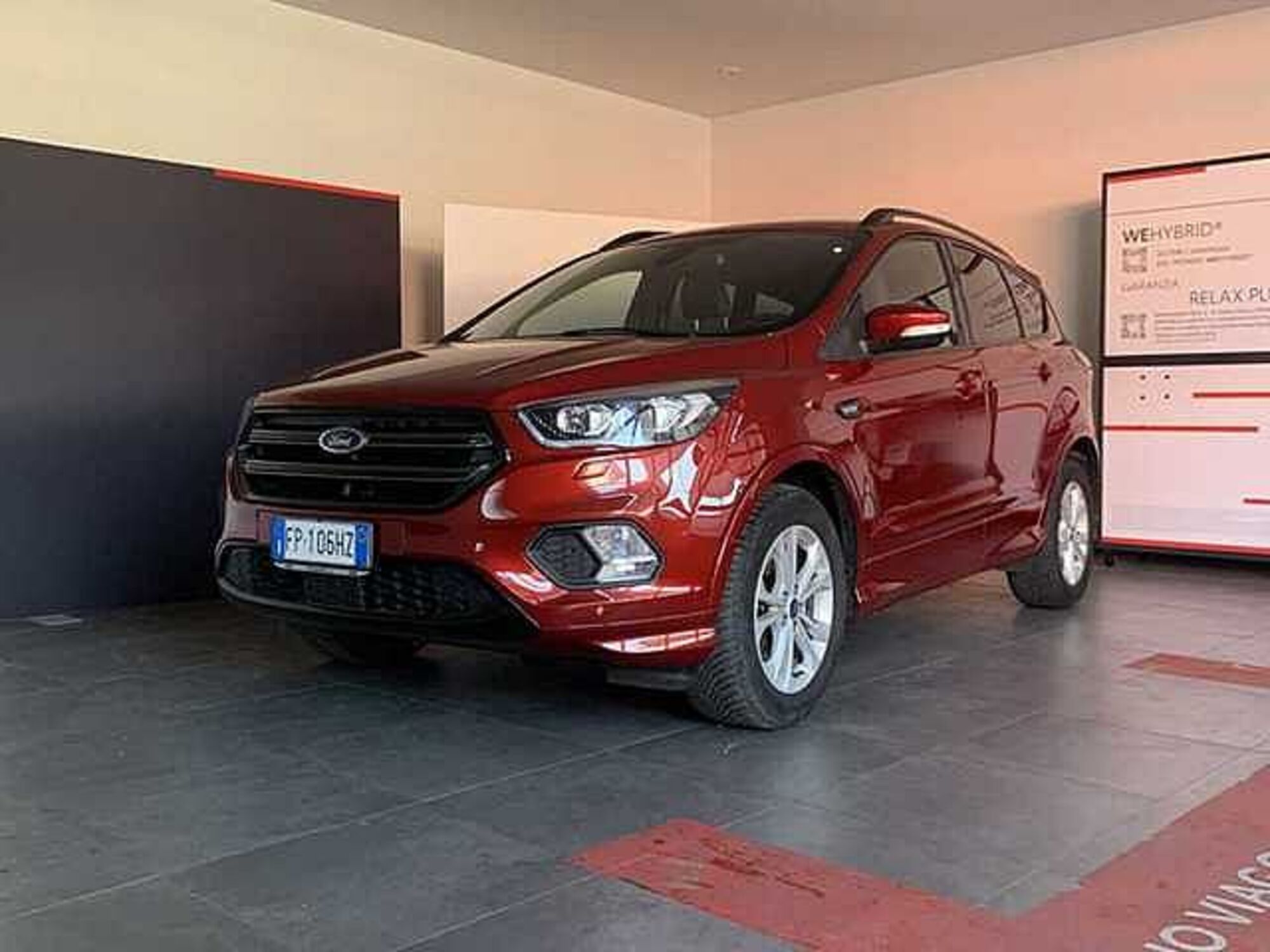 Ford Kuga 1.5 TDCI 120 CV S&amp;S 2WD ST-Line  del 2018 usata a Rende