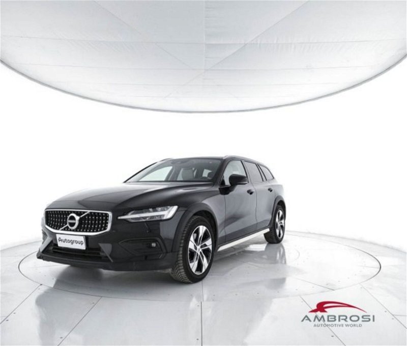 Volvo V60 Cross Country B4 (d) AWD Geartronic Business Pro Line del 2021 usata a Corciano