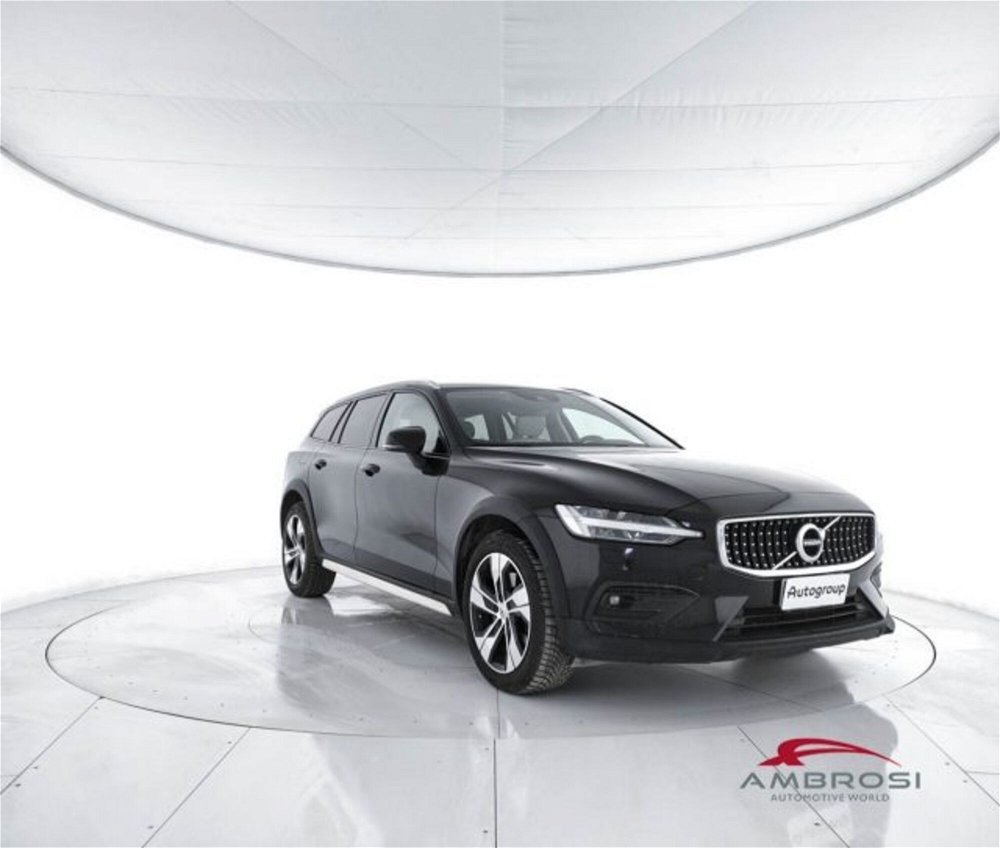Volvo V60 Cross Country B4 (d) AWD Geartronic Business Pro Line del 2021 usata a Corciano (2)