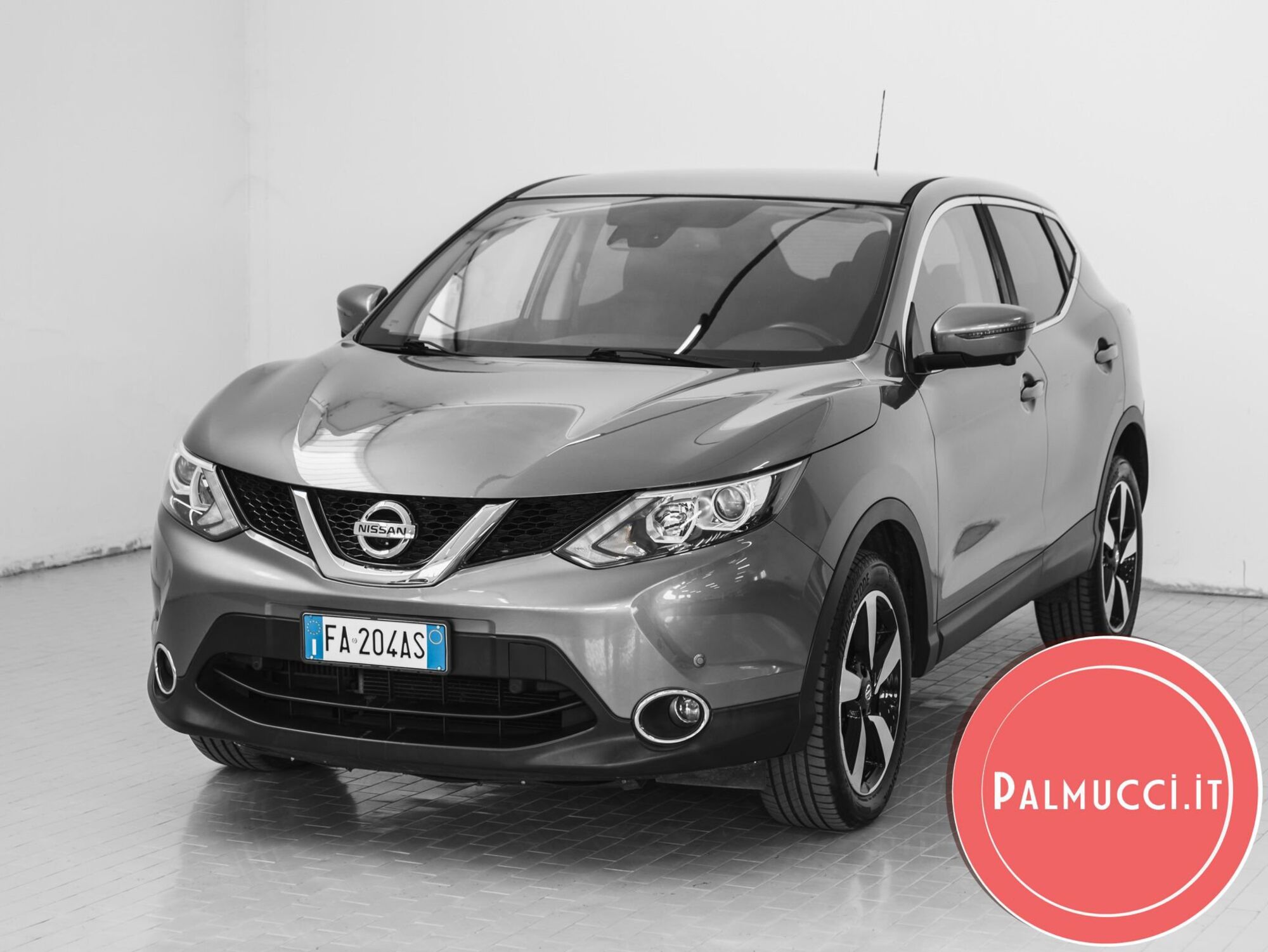 Nissan Qashqai 1.2 DIG-T Tekna  del 2015 usata a Prato