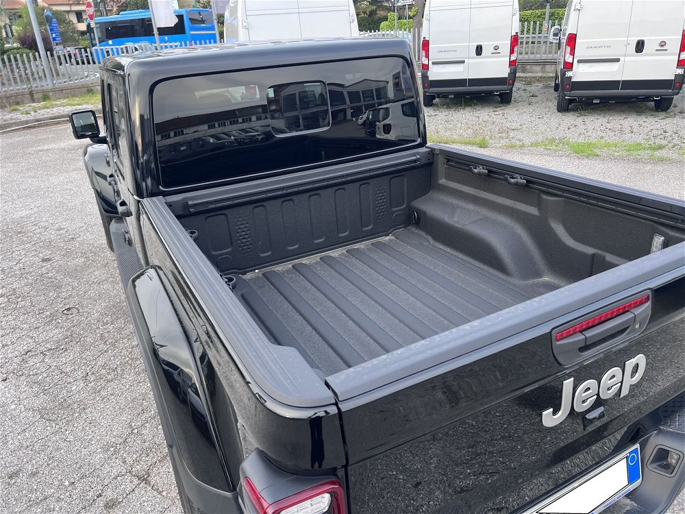 Jeep Gladiator 3.0 Diesel V6 Overland  nuova a Ponsacco (5)