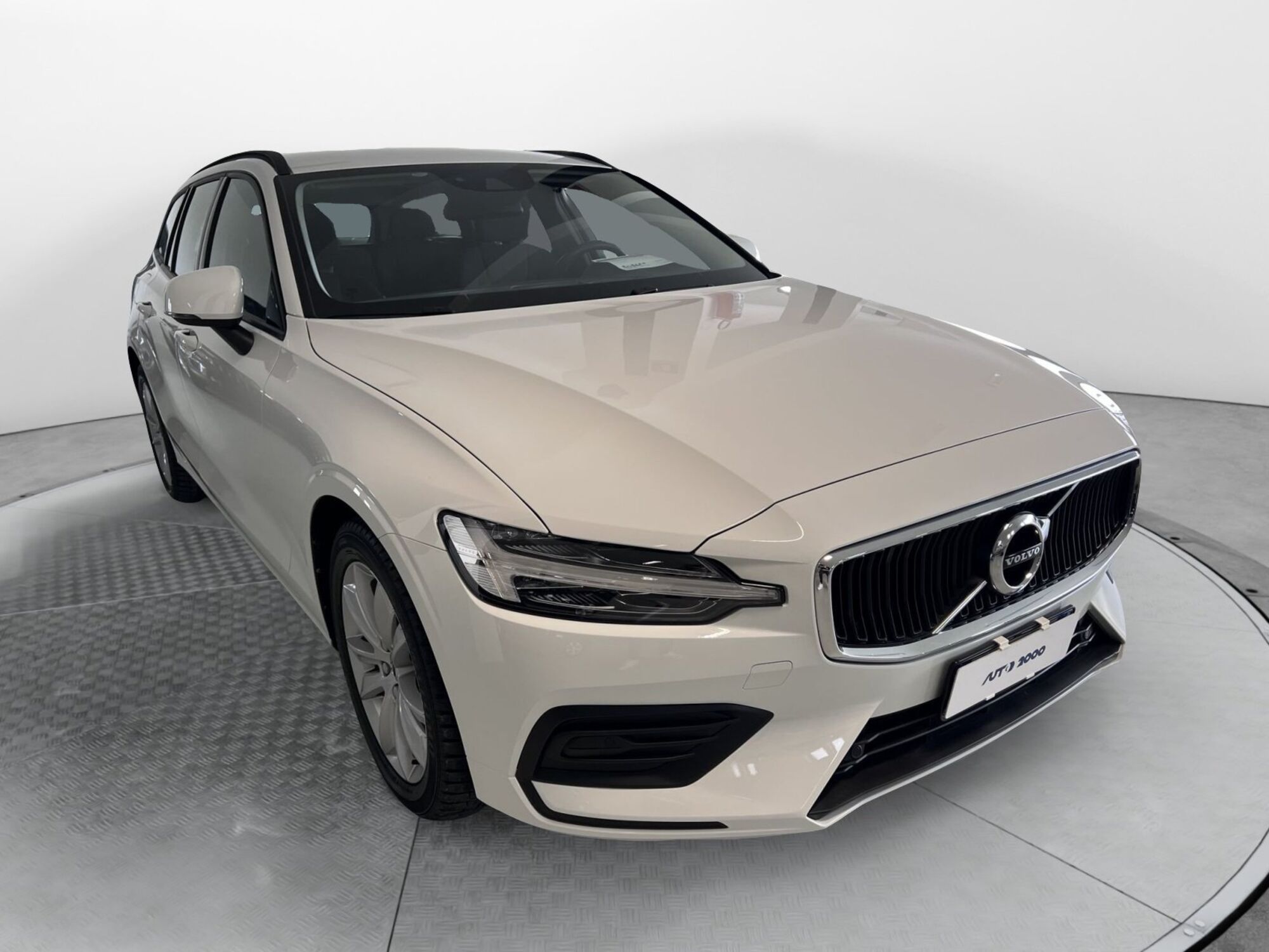 Volvo V60 B4 Geartronic Momentum Business Pro  del 2021 usata a Ponsacco