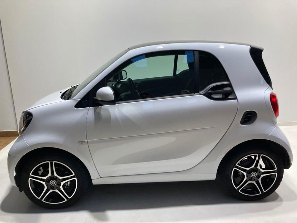 smart fortwo EQ Passion Nightsky del 2020 usata a Rende