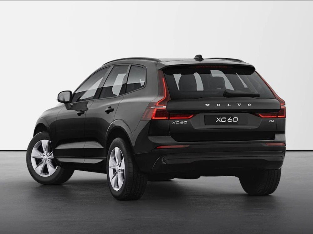 Volvo XC60 B4 automatico Core  nuova a Bari (2)