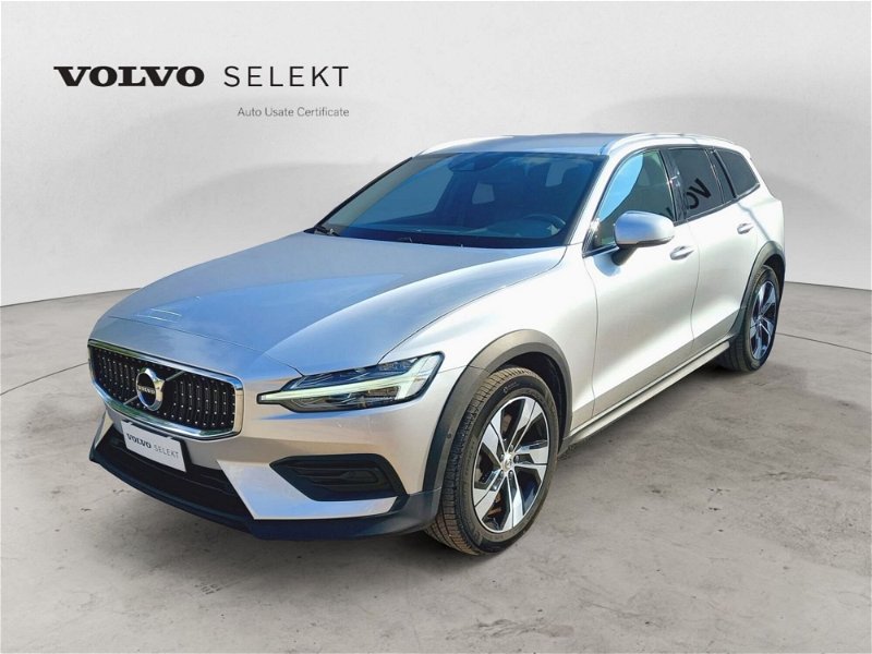 Volvo V60 Cross Country D4 del 2019 usata a Bari