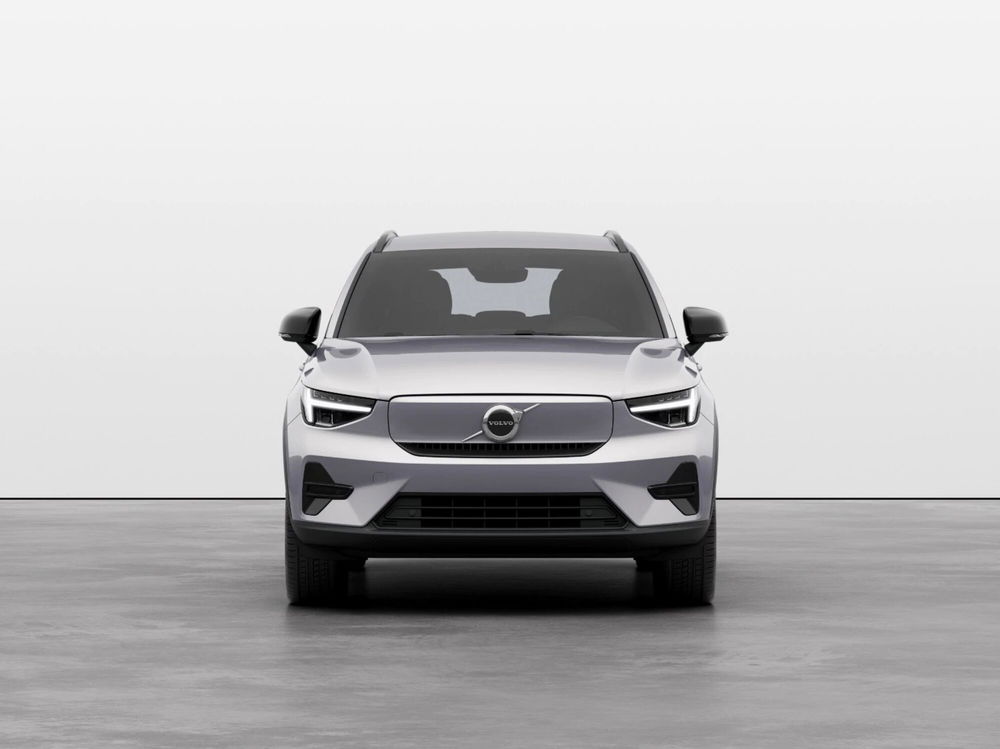 Volvo XC40 nuova a Bari (3)