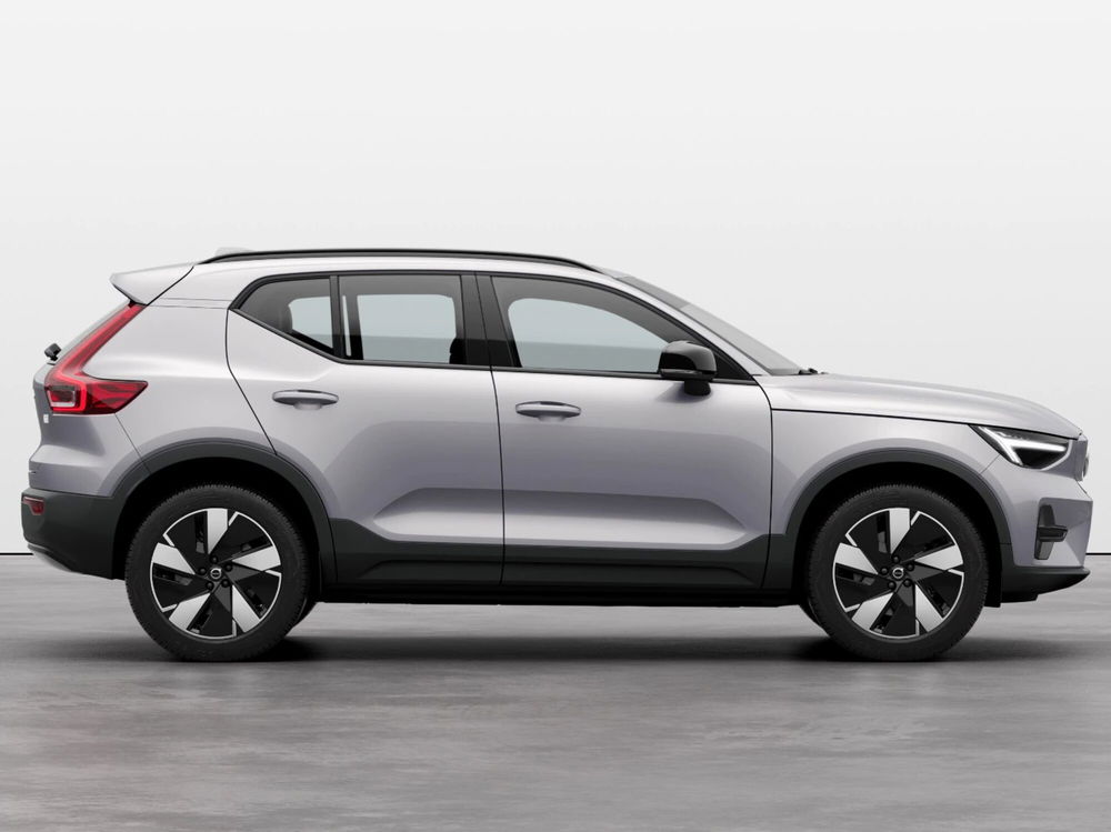 Volvo XC40 nuova a Bari (5)