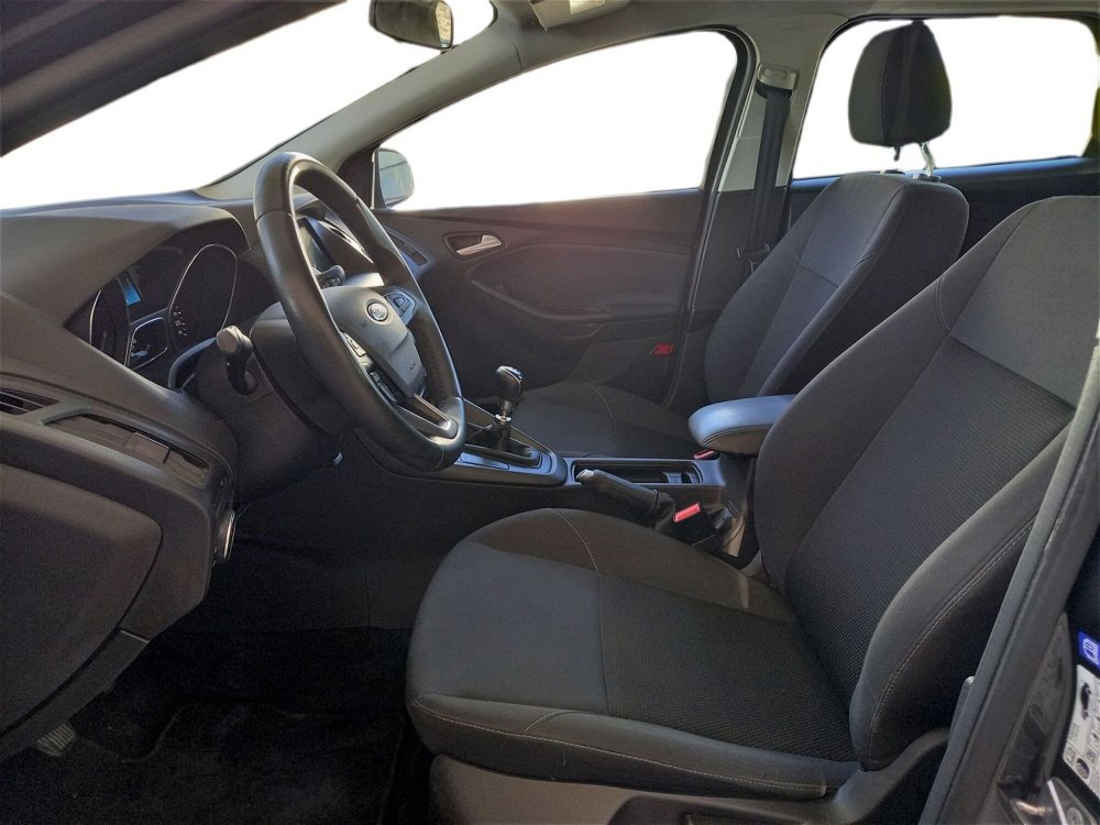Ford Focus Station Wagon 1.5 TDCi 120 CV Start&Stop SW Business del 2018 usata a Bari (5)