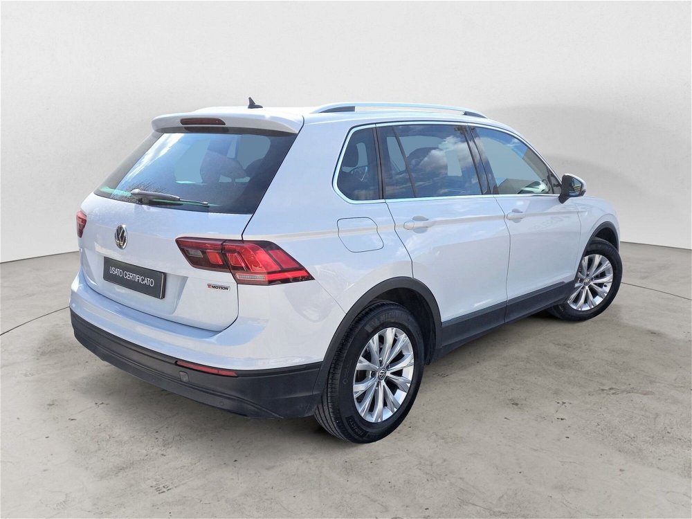 Volkswagen Tiguan 2.0 TDI 150CV 4MOTION DSG Sport & Style BMT del 2018 usata a Bari (4)