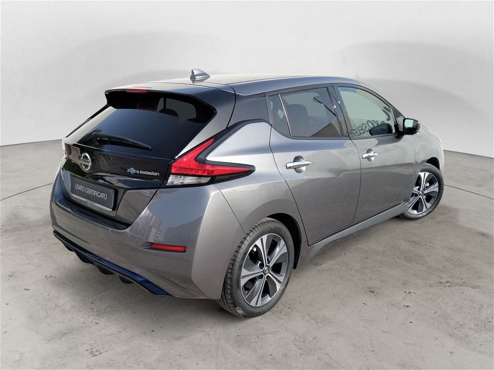Nissan Leaf N-Connecta 40 kWh  del 2021 usata a Bari (4)
