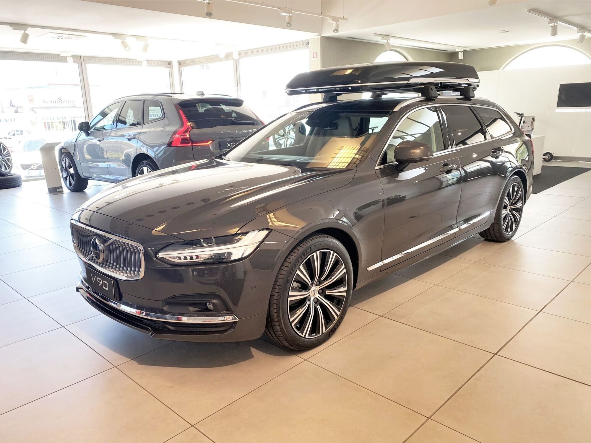 Volvo V90 B4 (d) AWD automatico Plus Bright nuova a Bari