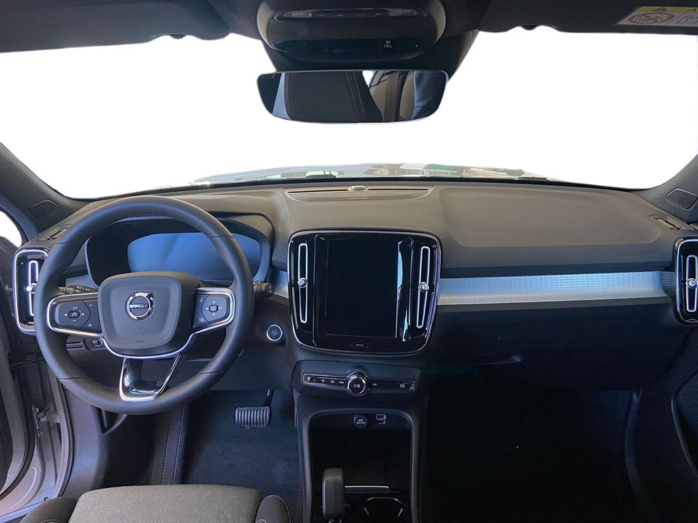 Volvo XC40 nuova a Bari (6)