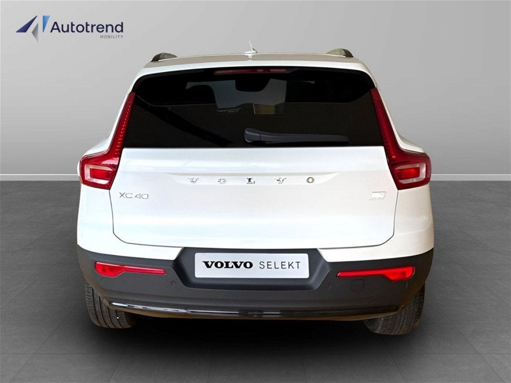 Volvo XC40 T4 Recharge Plug-in Hybrid automatico Plus Dark nuova a Bari (4)