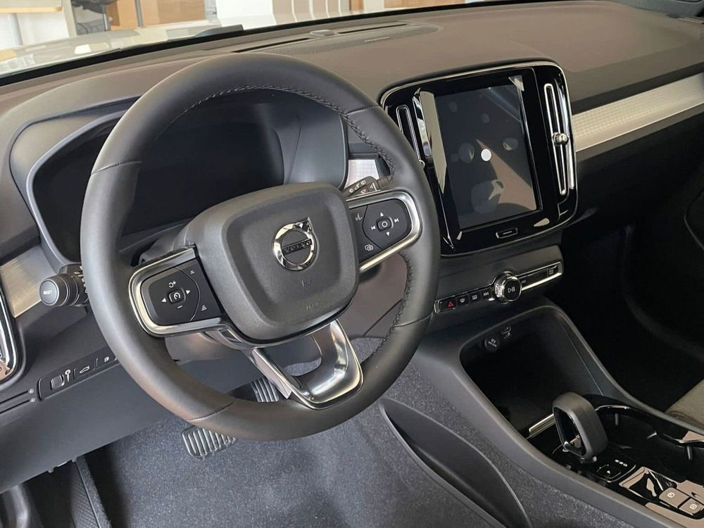 Volvo XC40 nuova a Bari (8)