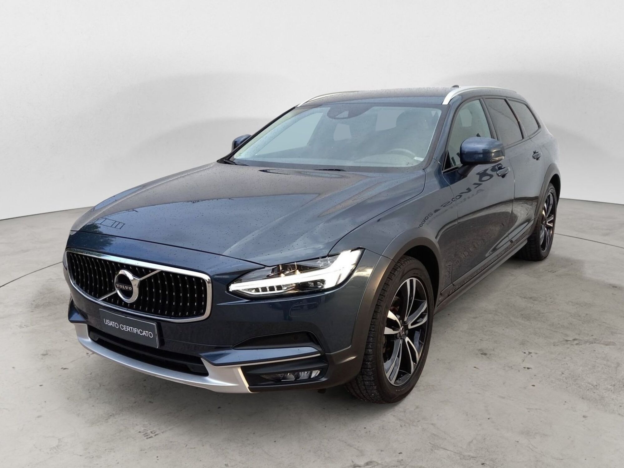 Volvo V90 Cross Country D4 AWD Business Plus del 2019 usata a Bari