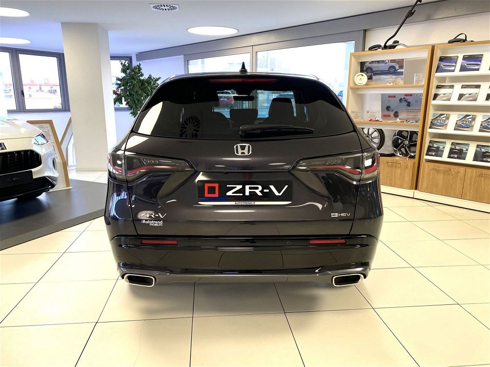 Honda ZR-V 2.0 Hev eCVT Sport nuova a Bari (4)