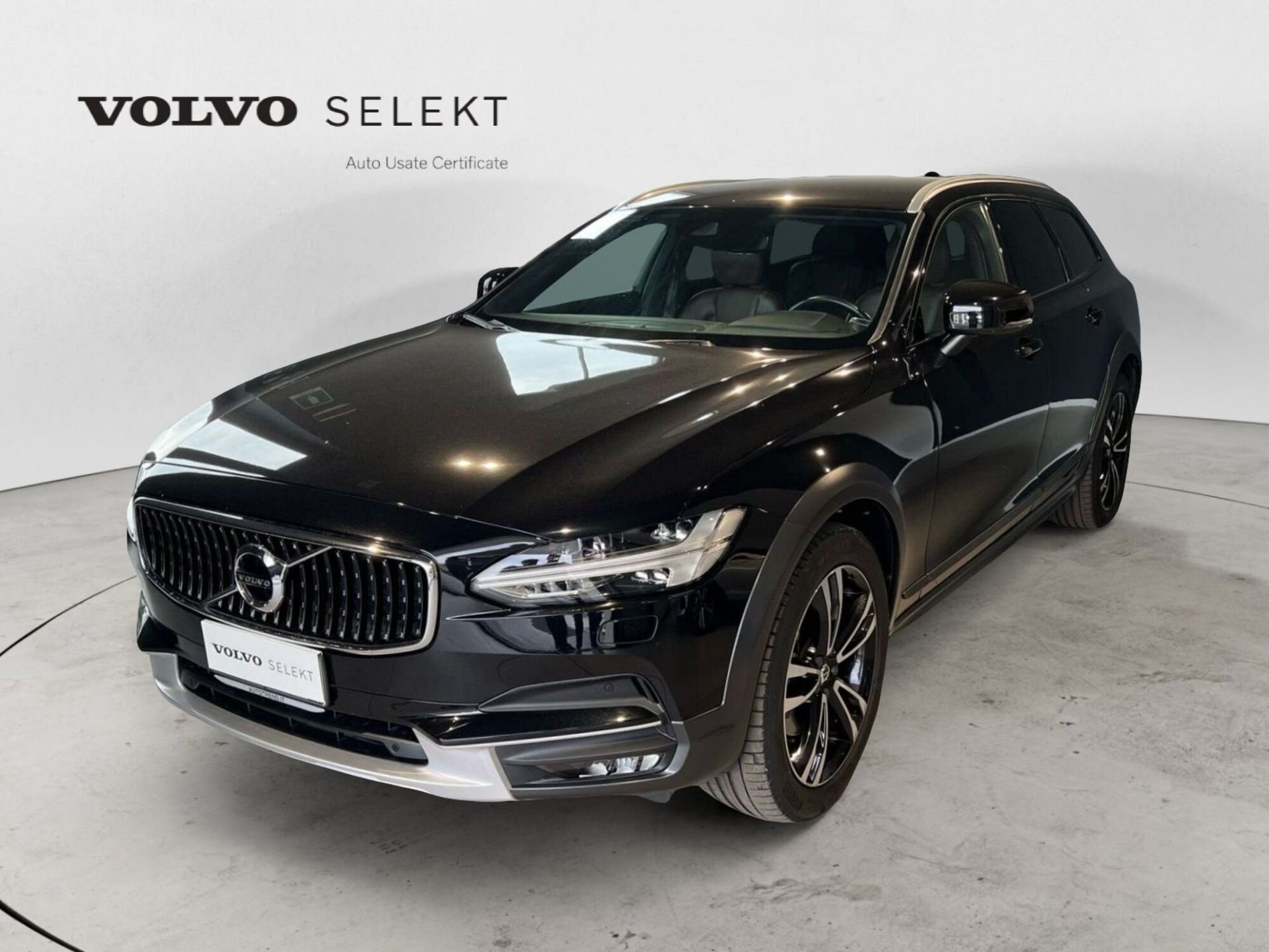 Volvo V90 Cross Country D4 AWD  del 2019 usata a Bari