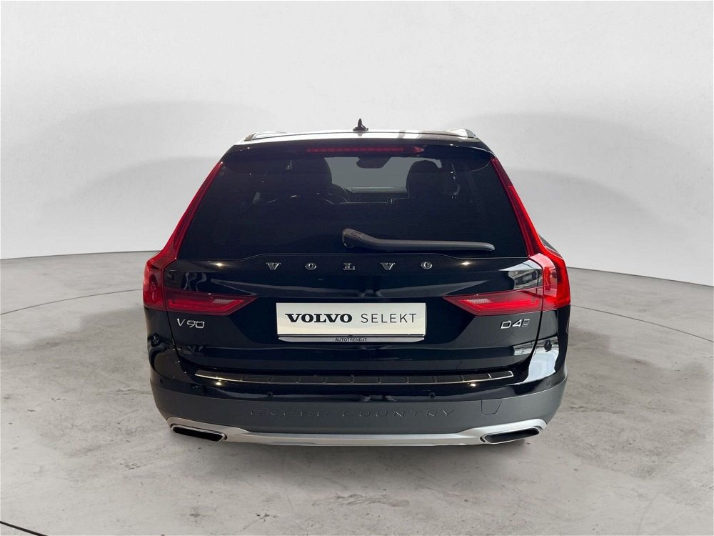 Volvo V90 Cross Country D4 AWD  del 2019 usata a Bari (4)
