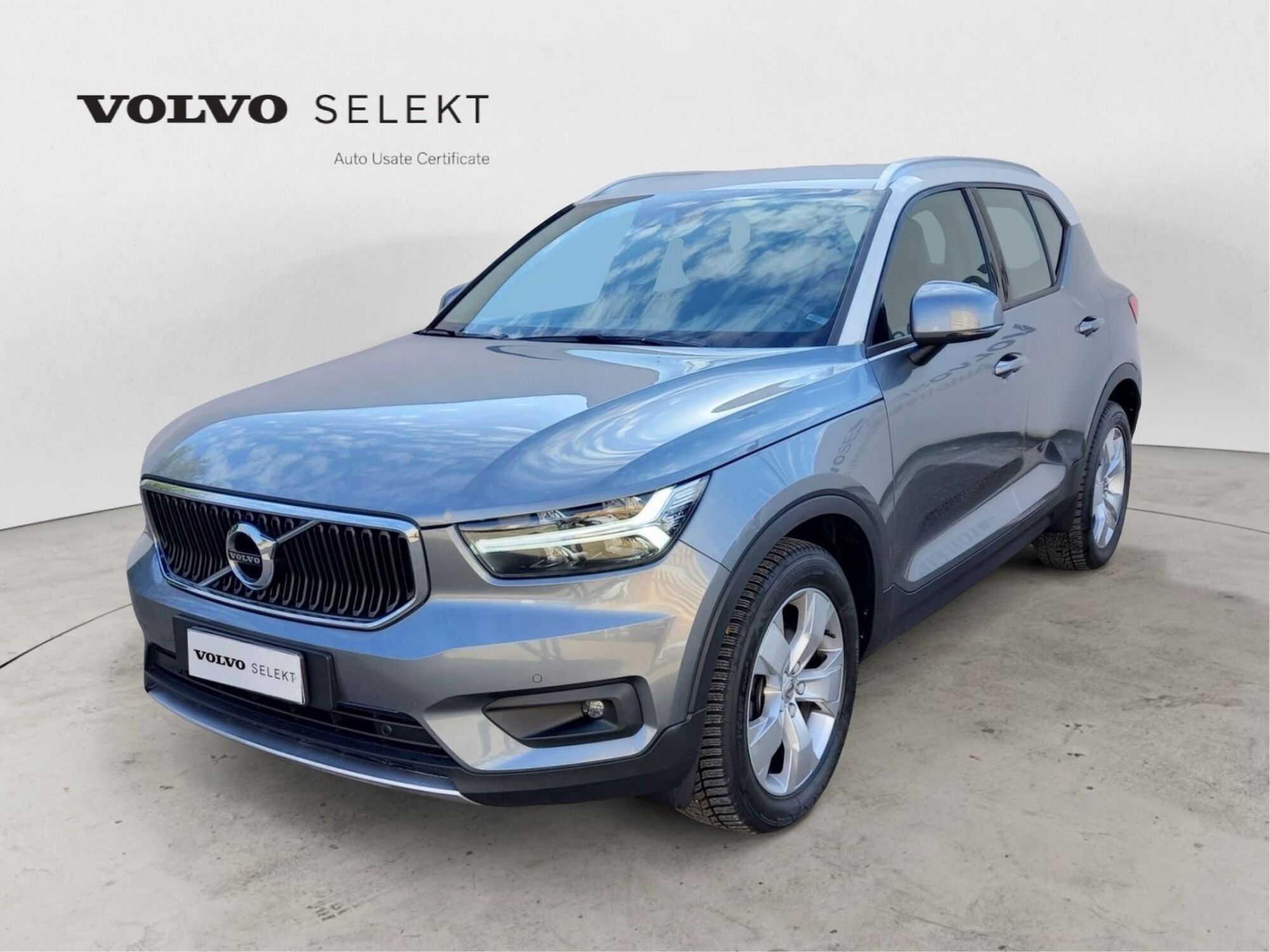 Volvo XC40 D4 AWD Geartronic Momentum  del 2018 usata a Bari