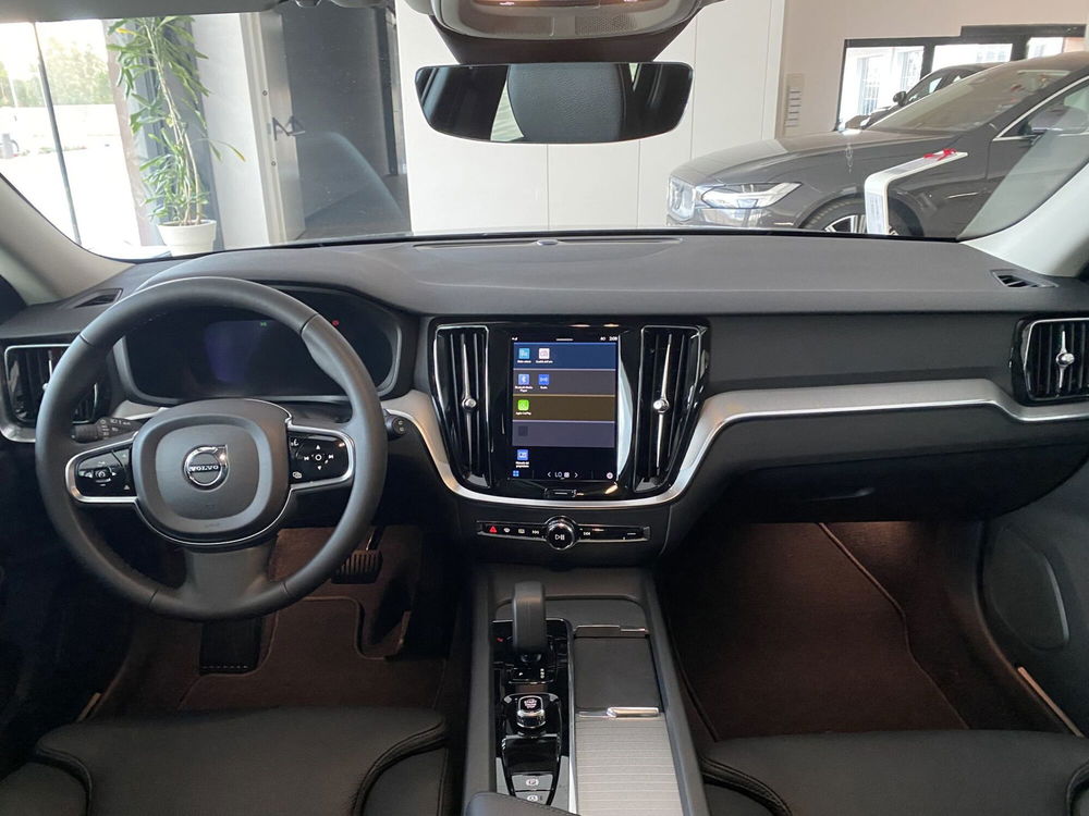 Volvo V60 nuova a Bari (10)