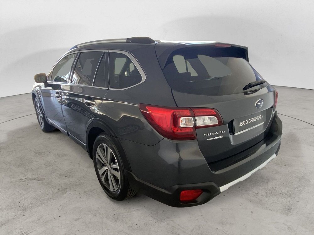 Subaru Outback 2.5i Lineartronic Free del 2020 usata a Bari (2)