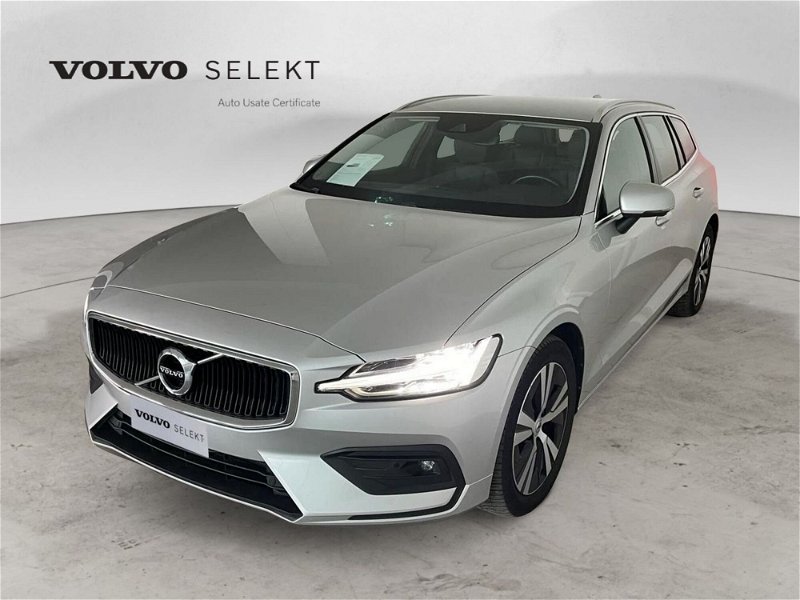 Volvo V60 B4 Geartronic Momentum Business Pro my 21 del 2021 usata a Bari
