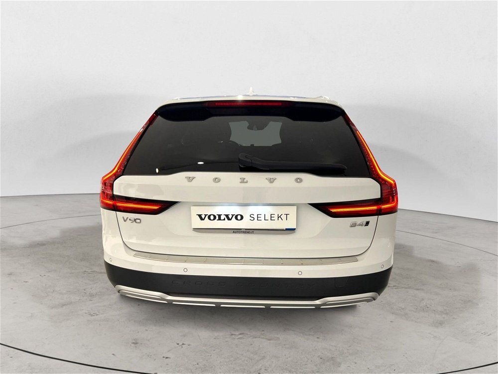 Volvo V90 Cross Country B4 (d) AWD Geartronic Business Pro  del 2021 usata a Bari (3)