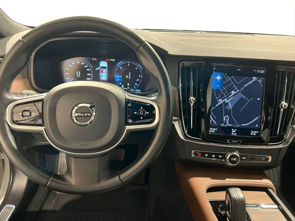 Volvo V90 Cross Country usata a Bari (7)