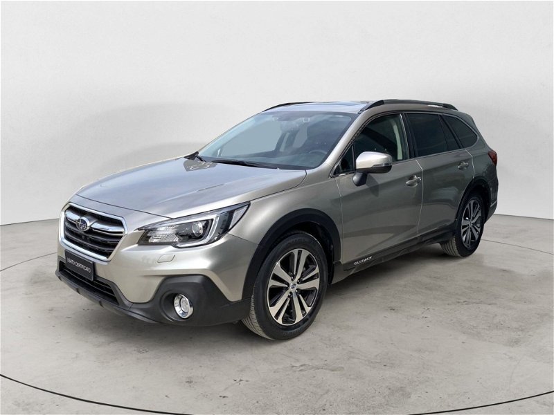 Subaru Outback 2.5i Lineartronic Premium  del 2018 usata a Bari